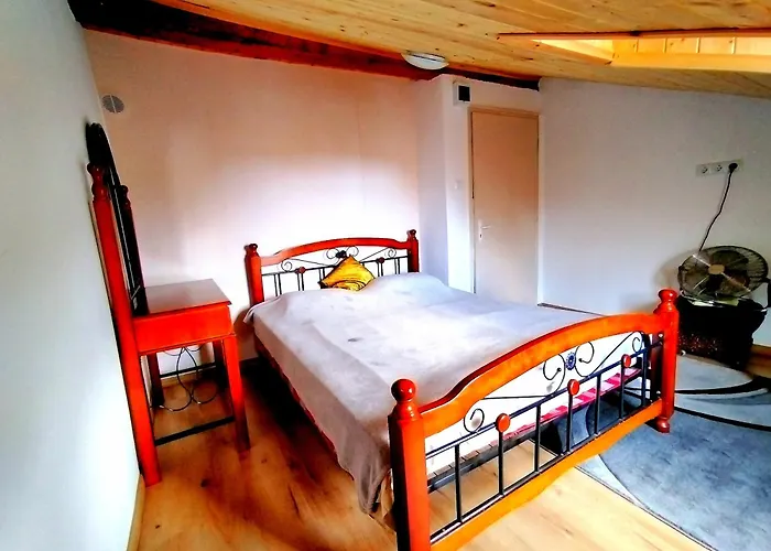 Low Budget Apartment With Breakfast #5